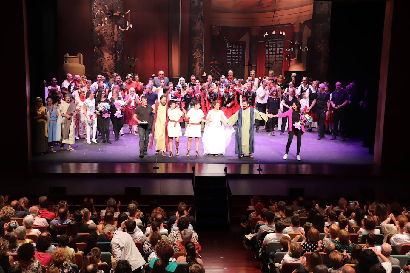 Fotos: Lleno en la representación teatral de la vida de los santos de Arnedo