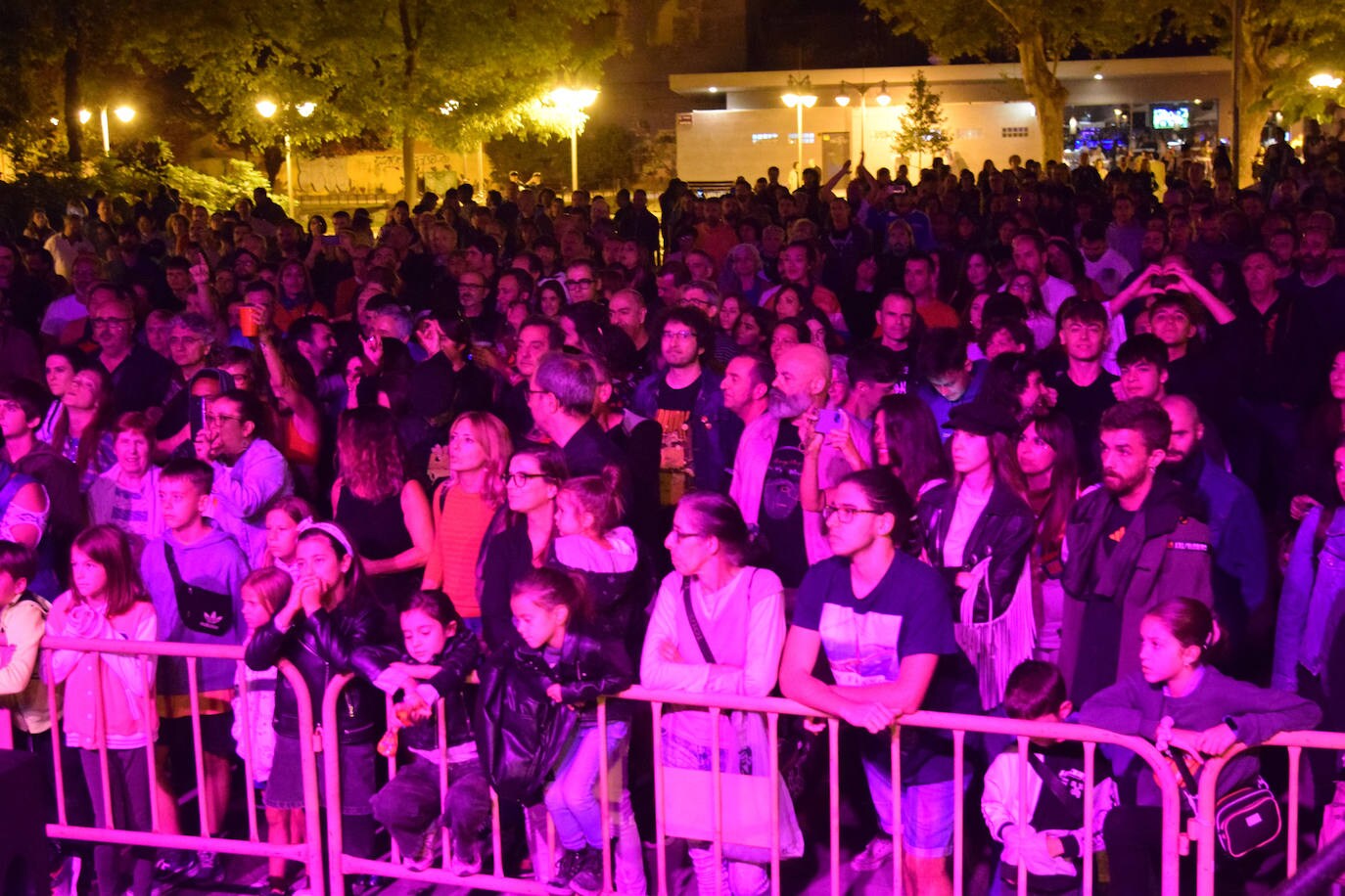 Fotos: Messura abre los conciertos en el parque González Gallarza