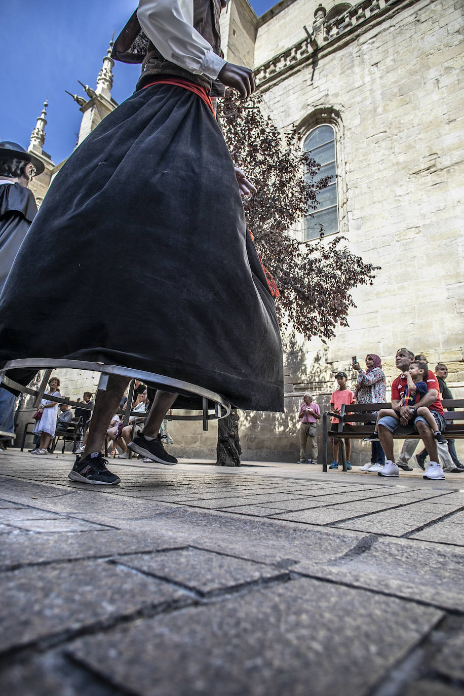 Fotos: Pasacalles de la comparsa de Gigantes y Cabezudos
