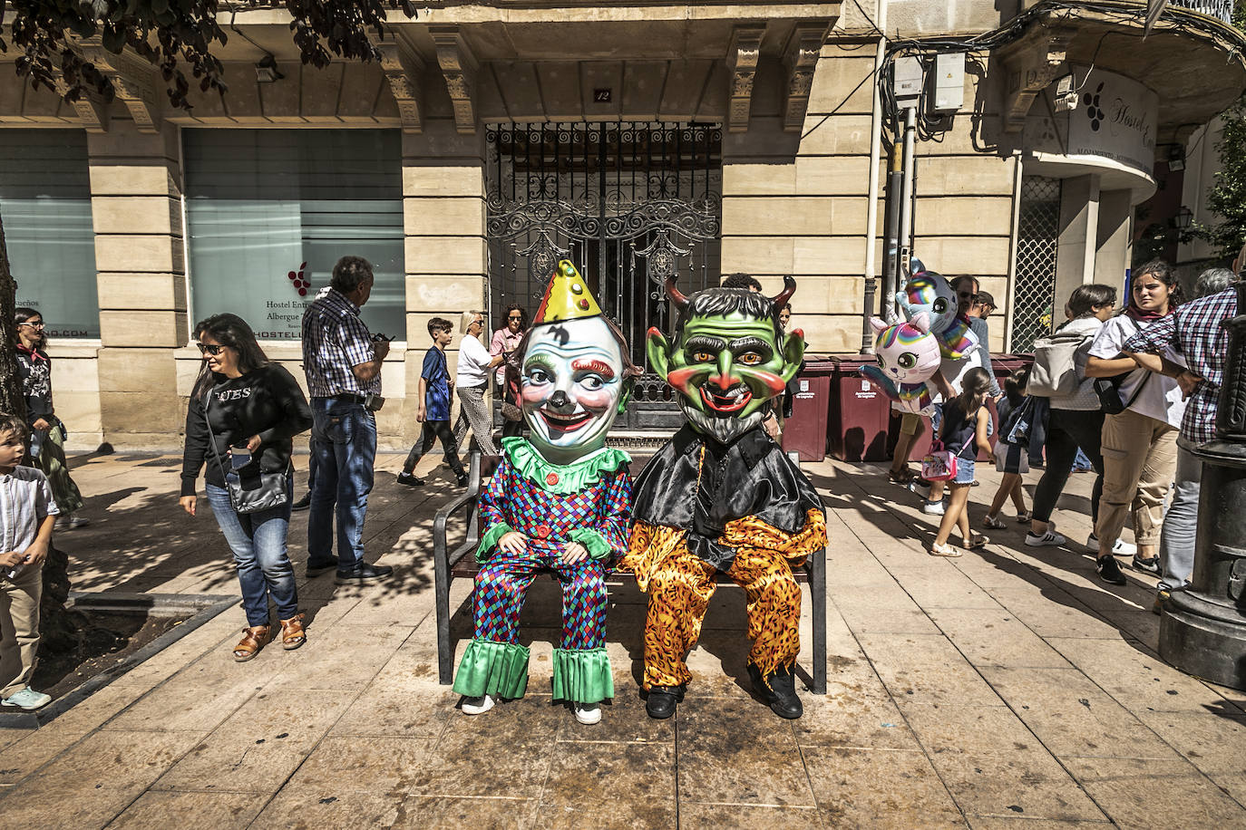 Fotos: Pasacalles de la comparsa de Gigantes y Cabezudos