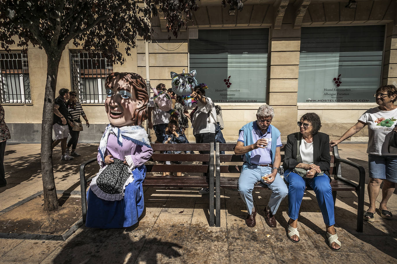 Fotos: Pasacalles de la comparsa de Gigantes y Cabezudos