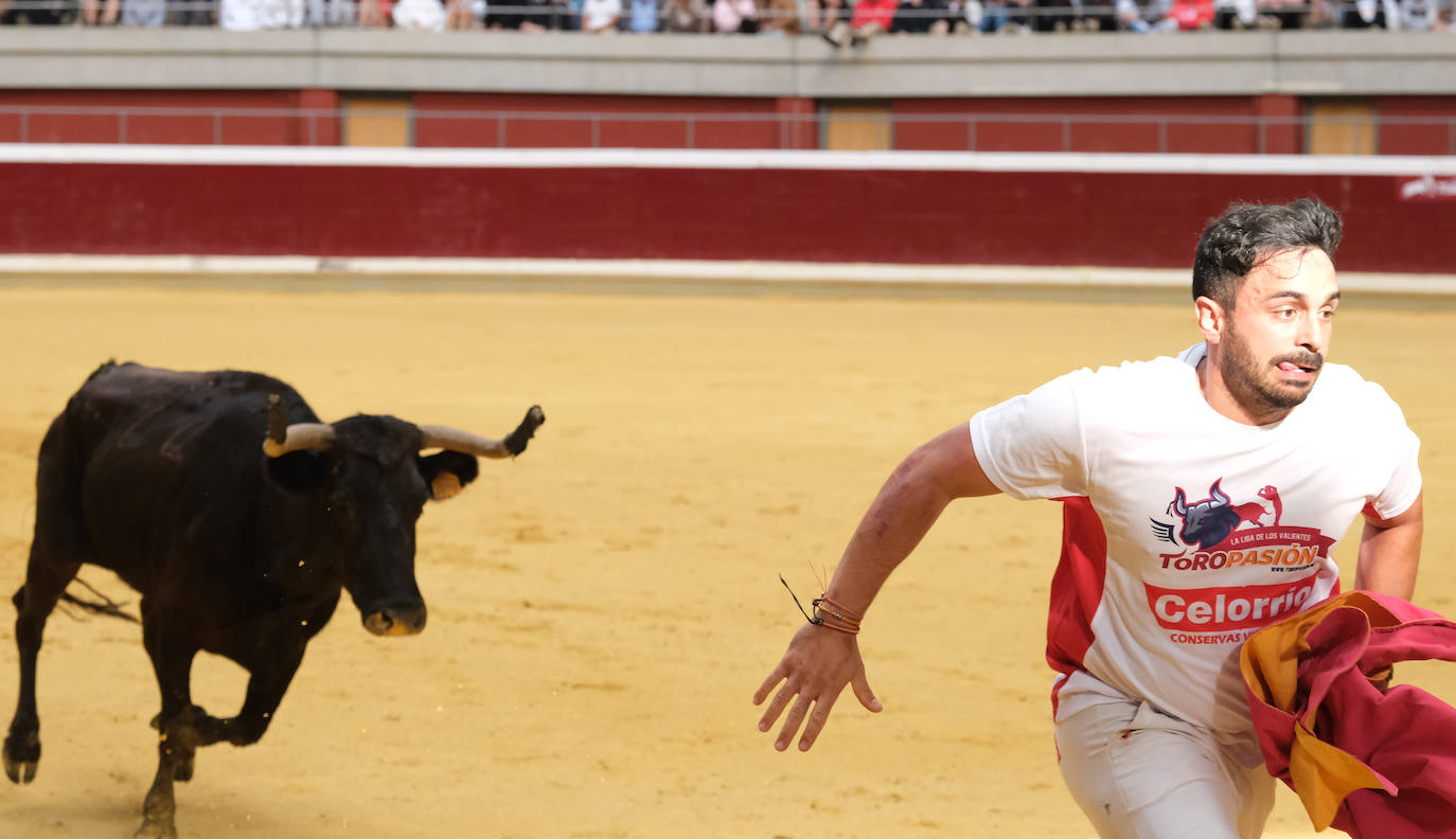 Fotos: Las vaquillas llenan La Ribera el domingo