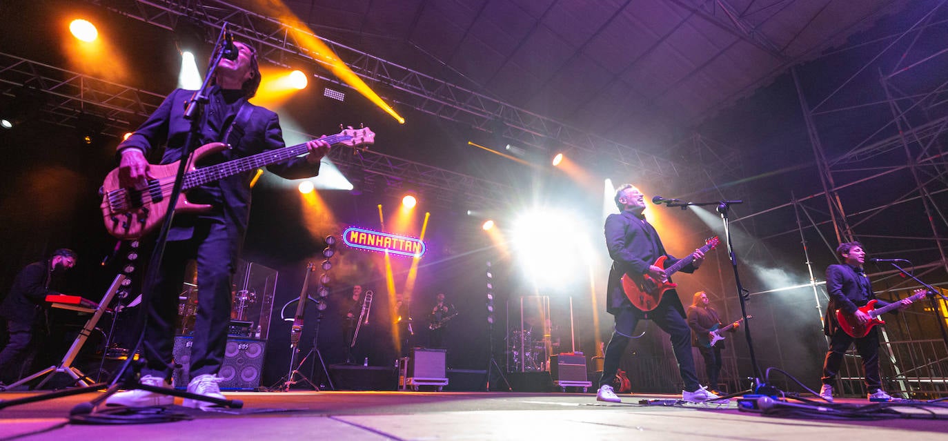 Fotos: Concierto de Café Quijano en la plaza del Ayuntamiento