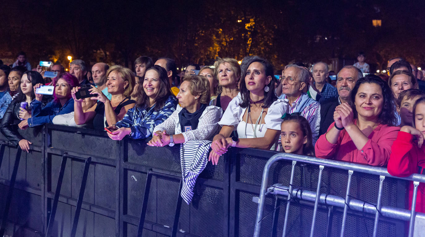 Fotos: Concierto de Café Quijano en la plaza del Ayuntamiento