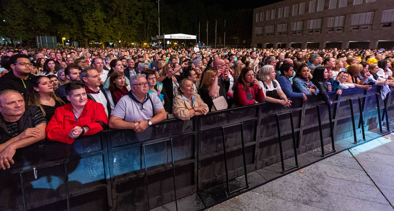 Fotos: Concierto de Café Quijano en la plaza del Ayuntamiento