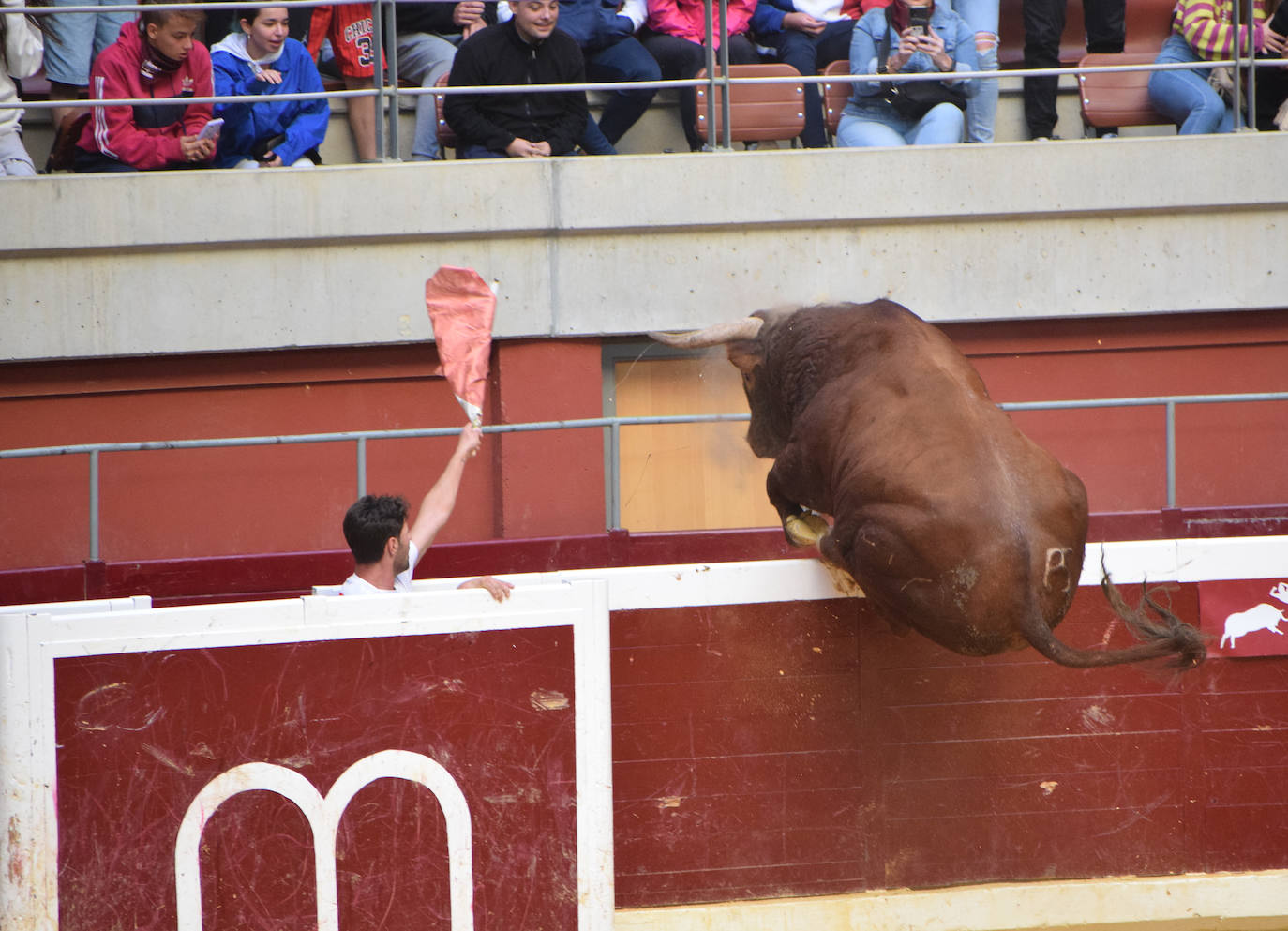 Fotos: Animación y saltos en las vaquillas del martes