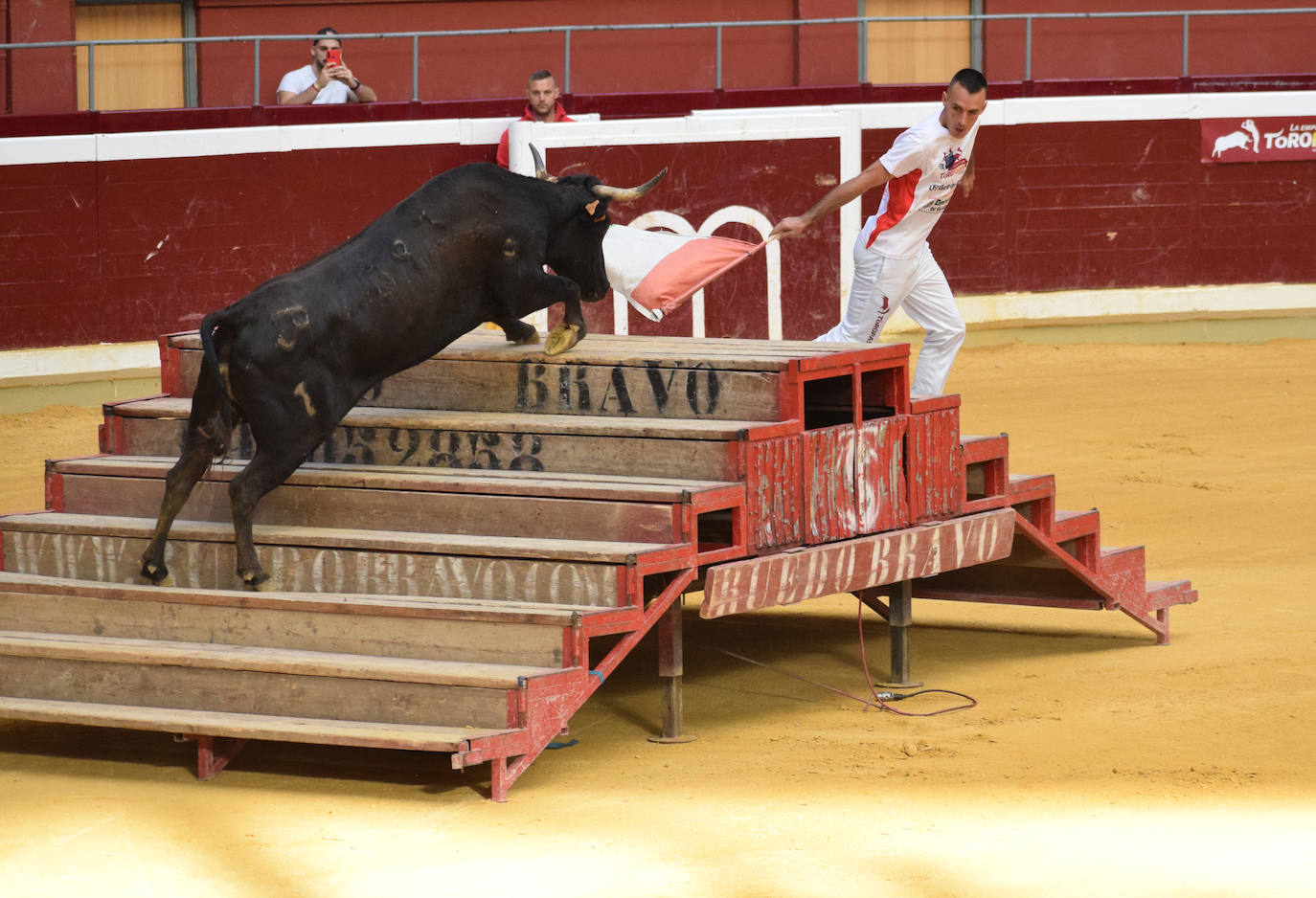 Fotos: Animación y saltos en las vaquillas del martes