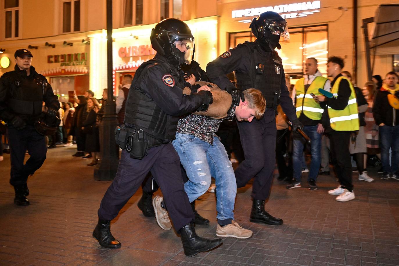 Fotos: Más de 350 detenidos en Rusia en protestas por la movilización de 300.000 reservistas para la guerra de Ucrania