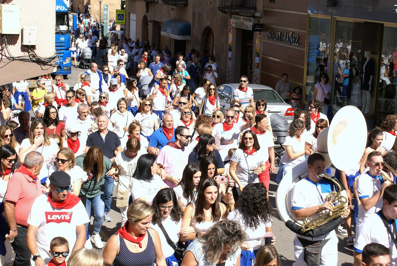 Fotos: Primer día grande de fiestas en Baños de Río Tobía