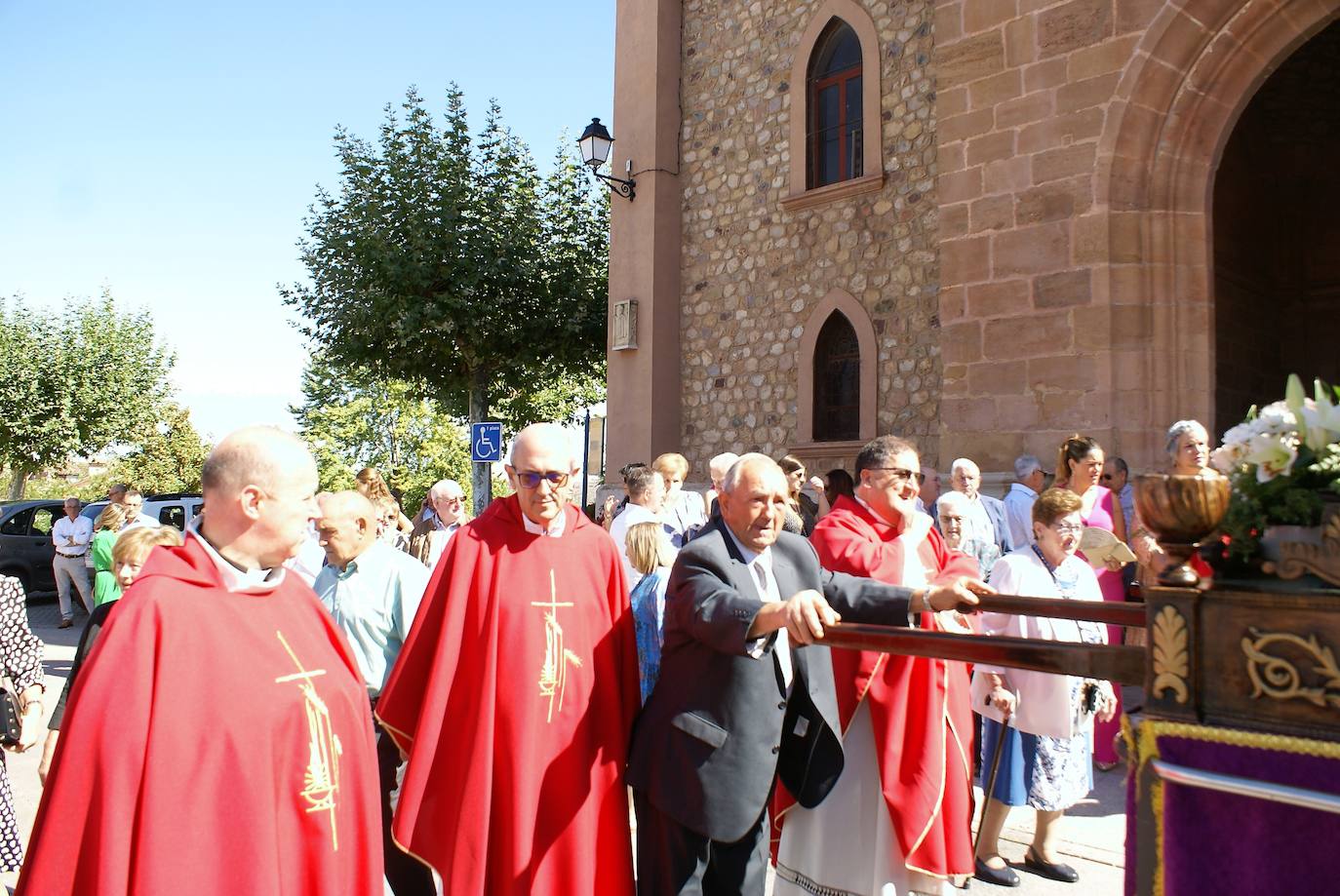 Fotos: Primer día grande de fiestas en Baños de Río Tobía