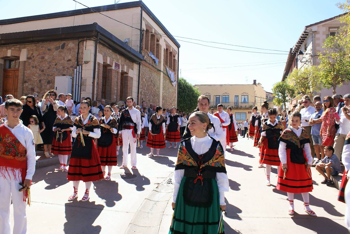 Fotos: Primer día grande de fiestas en Baños de Río Tobía