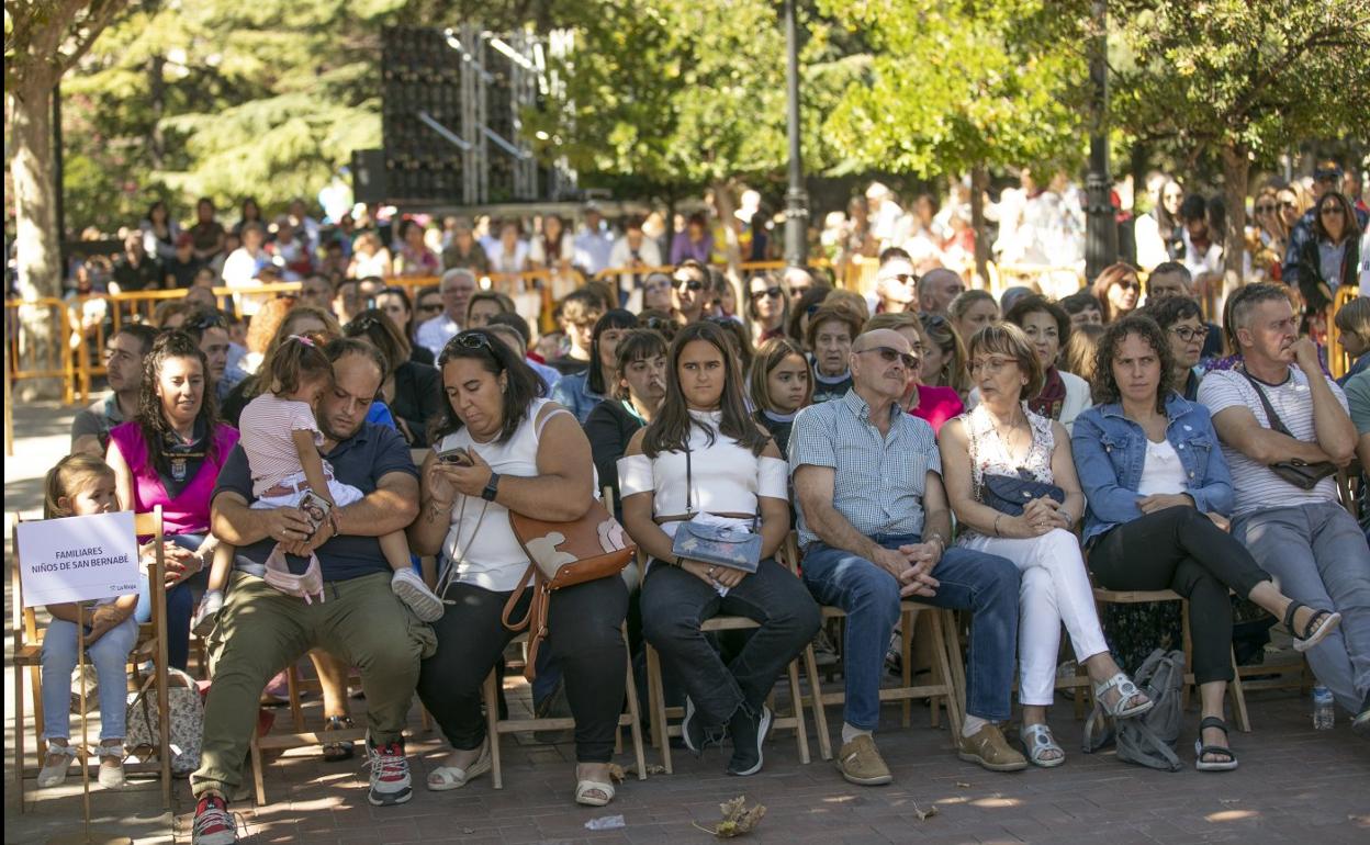 Ciudadanos logroñeses en el Pisado de la Uva. 