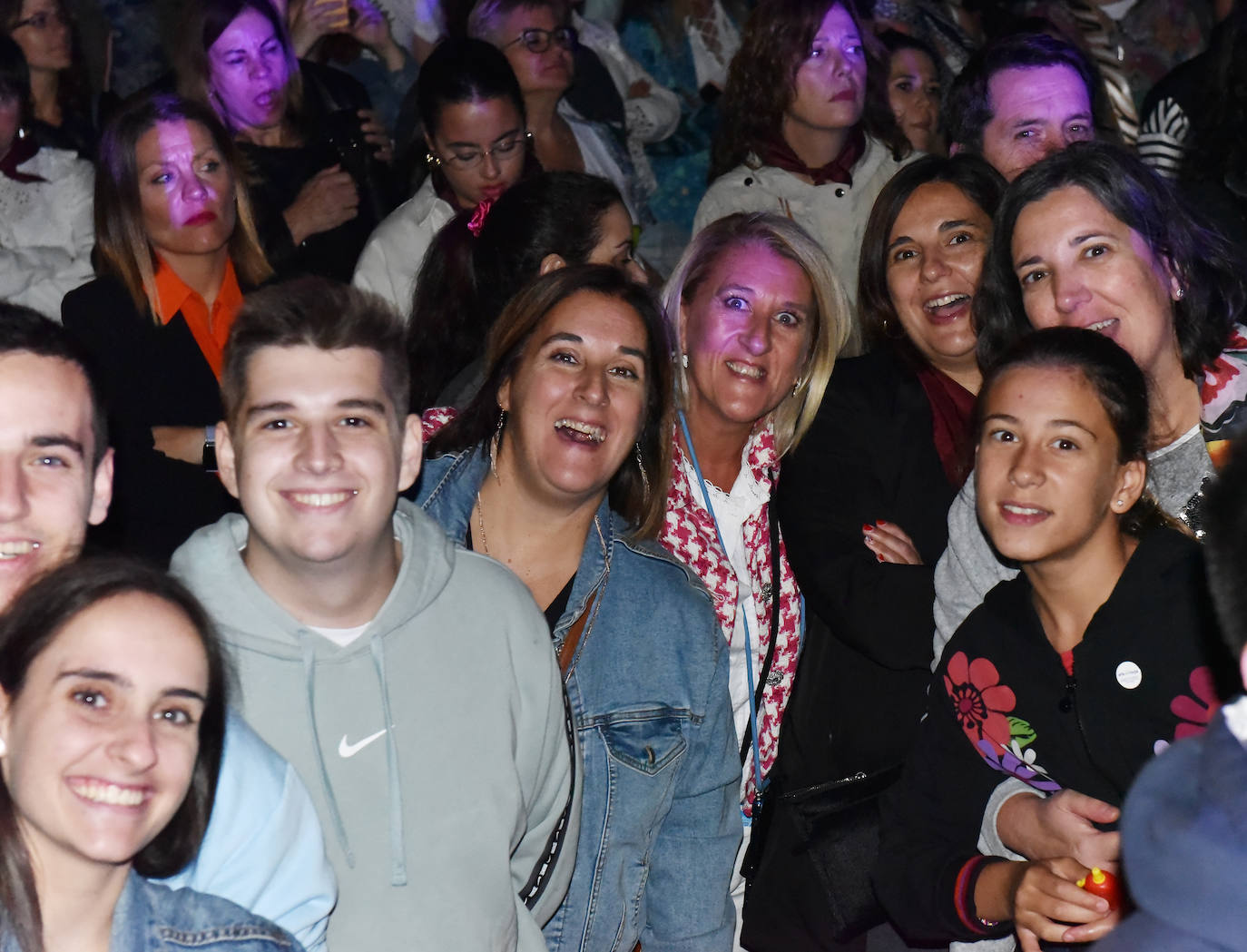 Fotos: Vanesa Martín llenó la plaza del Ayuntamiento de Logroño en su concierto de San Mateo