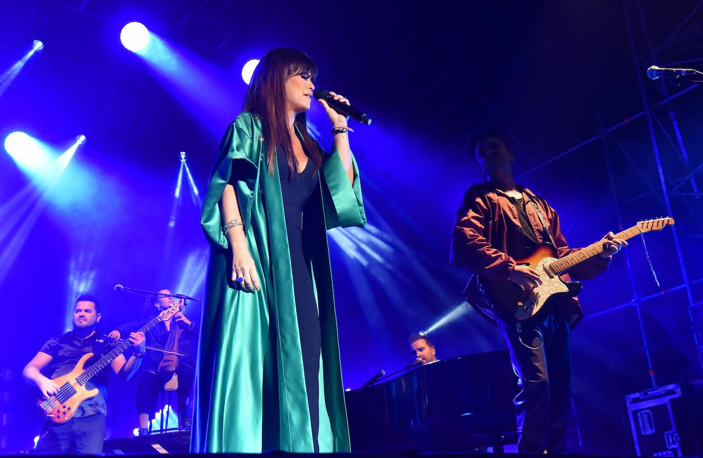 Fotos: Vanesa Martín llenó la plaza del Ayuntamiento de Logroño en su concierto de San Mateo