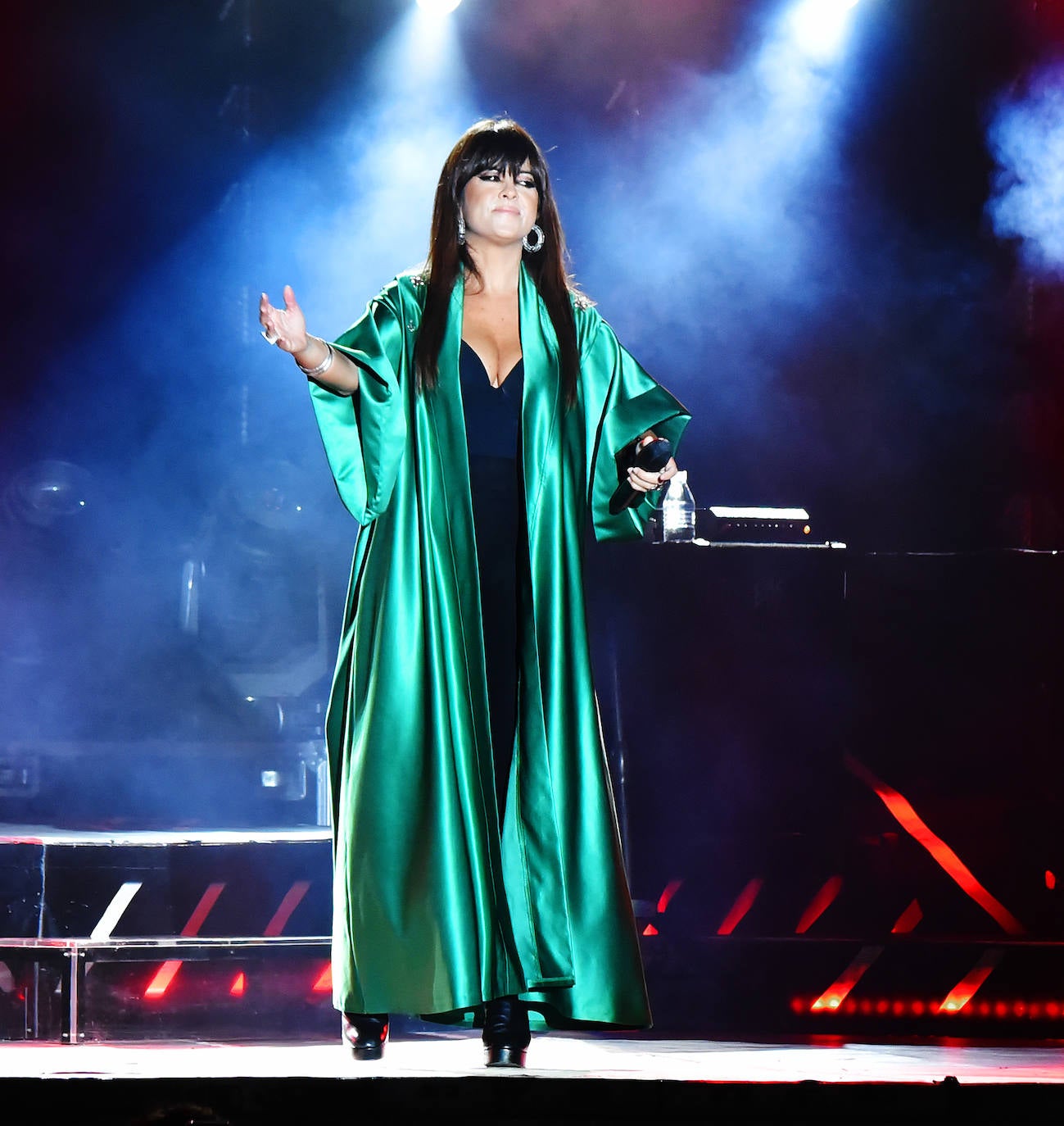 Fotos: Vanesa Martín llenó la plaza del Ayuntamiento de Logroño en su concierto de San Mateo