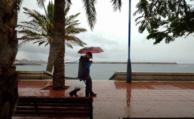 En La Gomera se cerraron varias infraestructuras por las rachas de viento y la lluvia intensa.