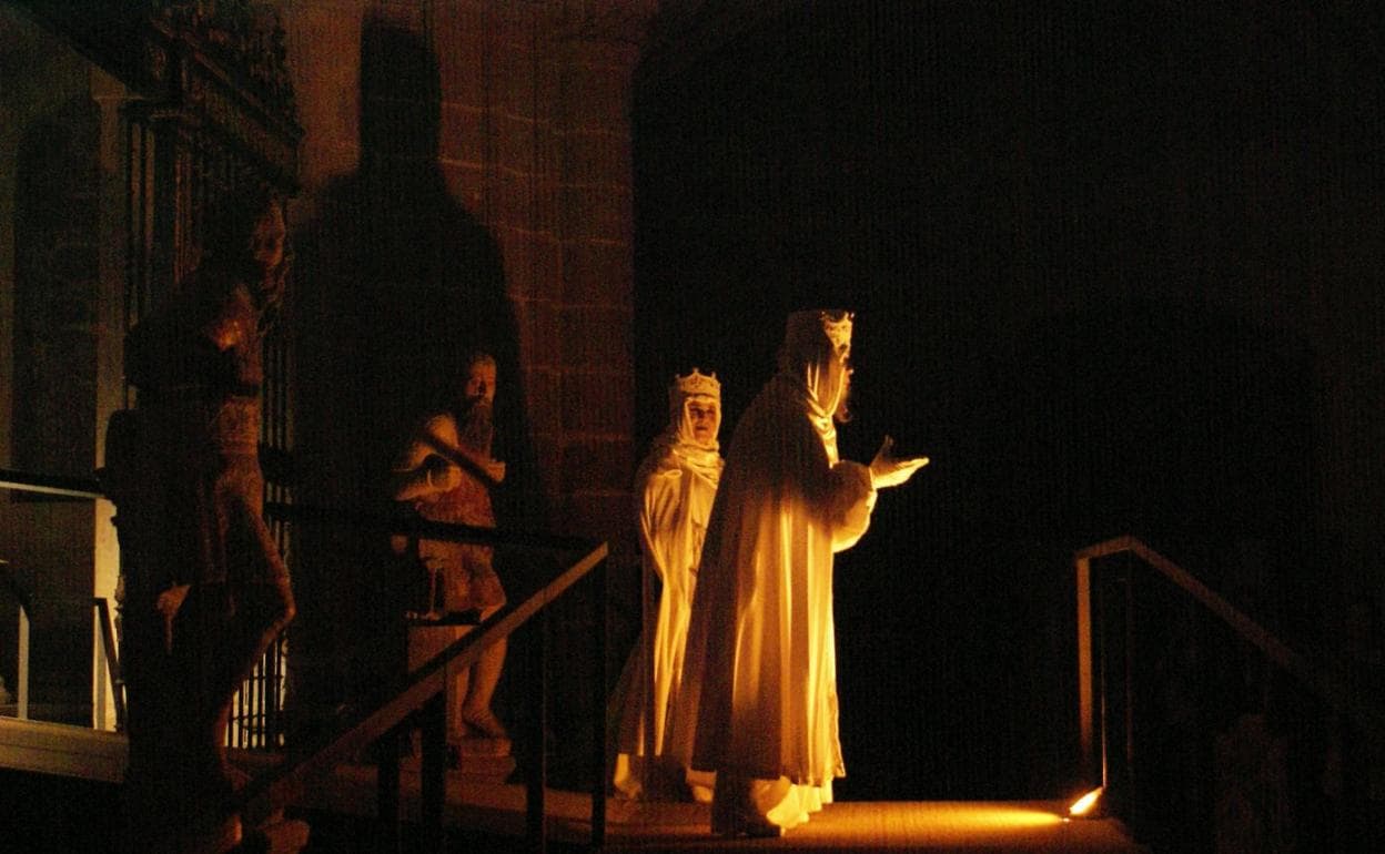 Escena de las visitas nocturnas teatralizadas al monasterio. 