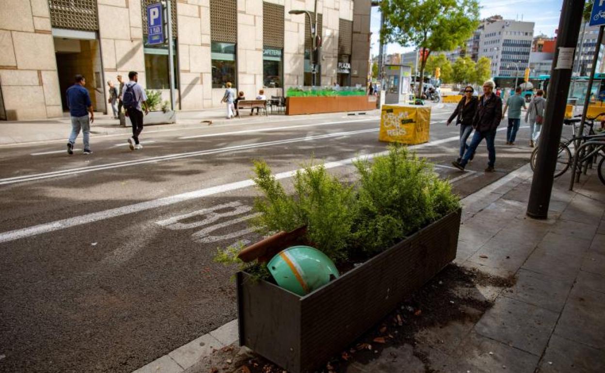 Barcelona se ha levantado con los restos de los incidentes de la noche. 