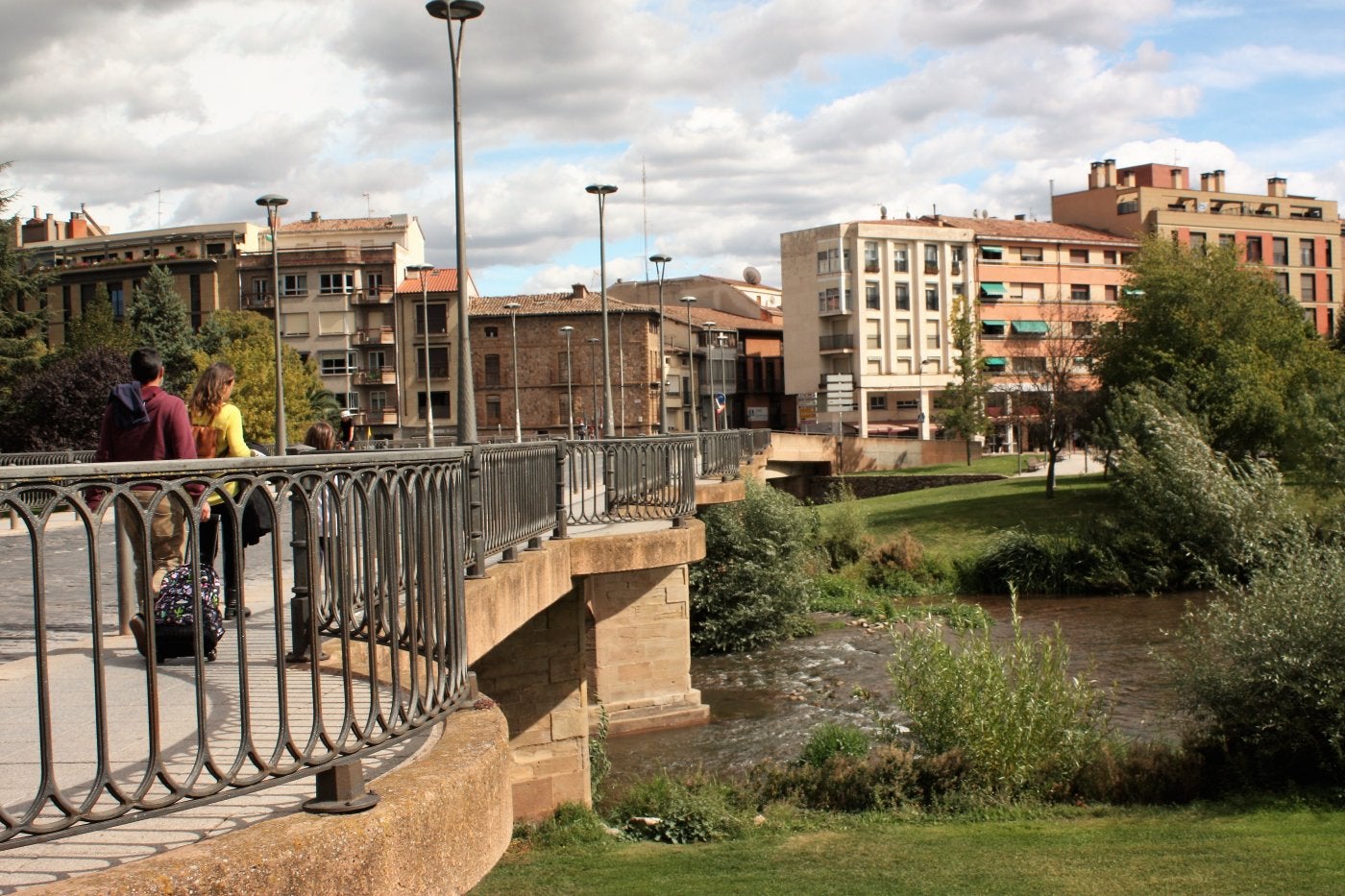 Con esta solución se habilitarán dos ojos más del puente de piedra para el paso del agua en caso de avenidas. 