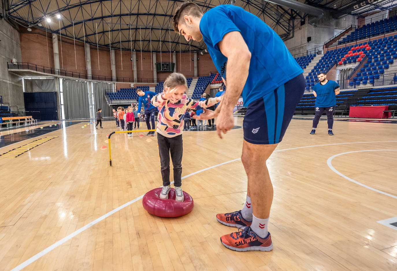 Fotos: Una jornada de balonmano para los más peques
