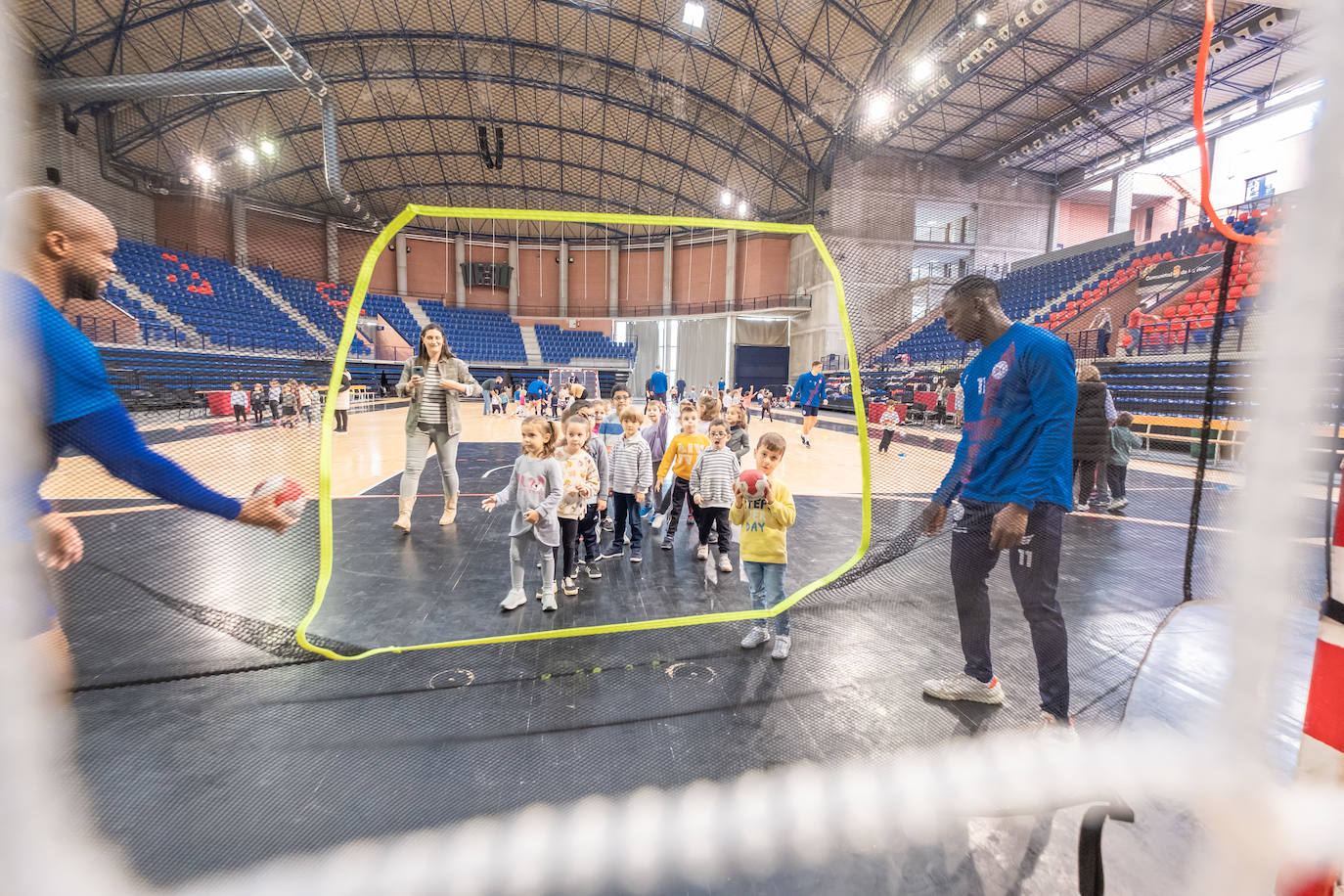 Fotos: Una jornada de balonmano para los más peques