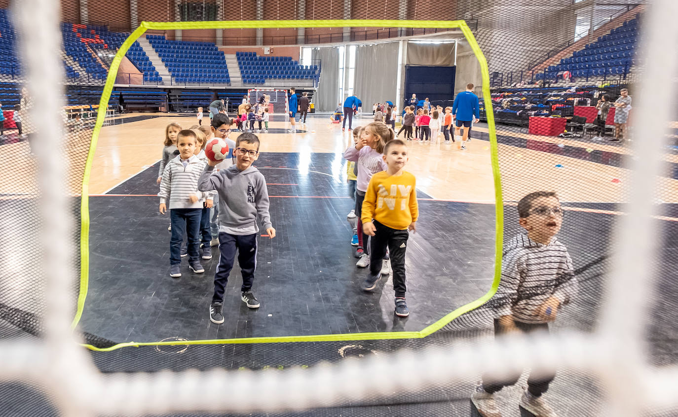 Fotos: Una jornada de balonmano para los más peques