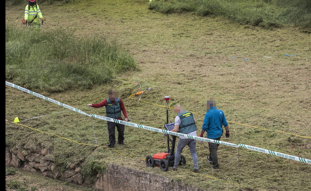 Perros y radares subterráneos para encontrar al desaparecido en Entrena