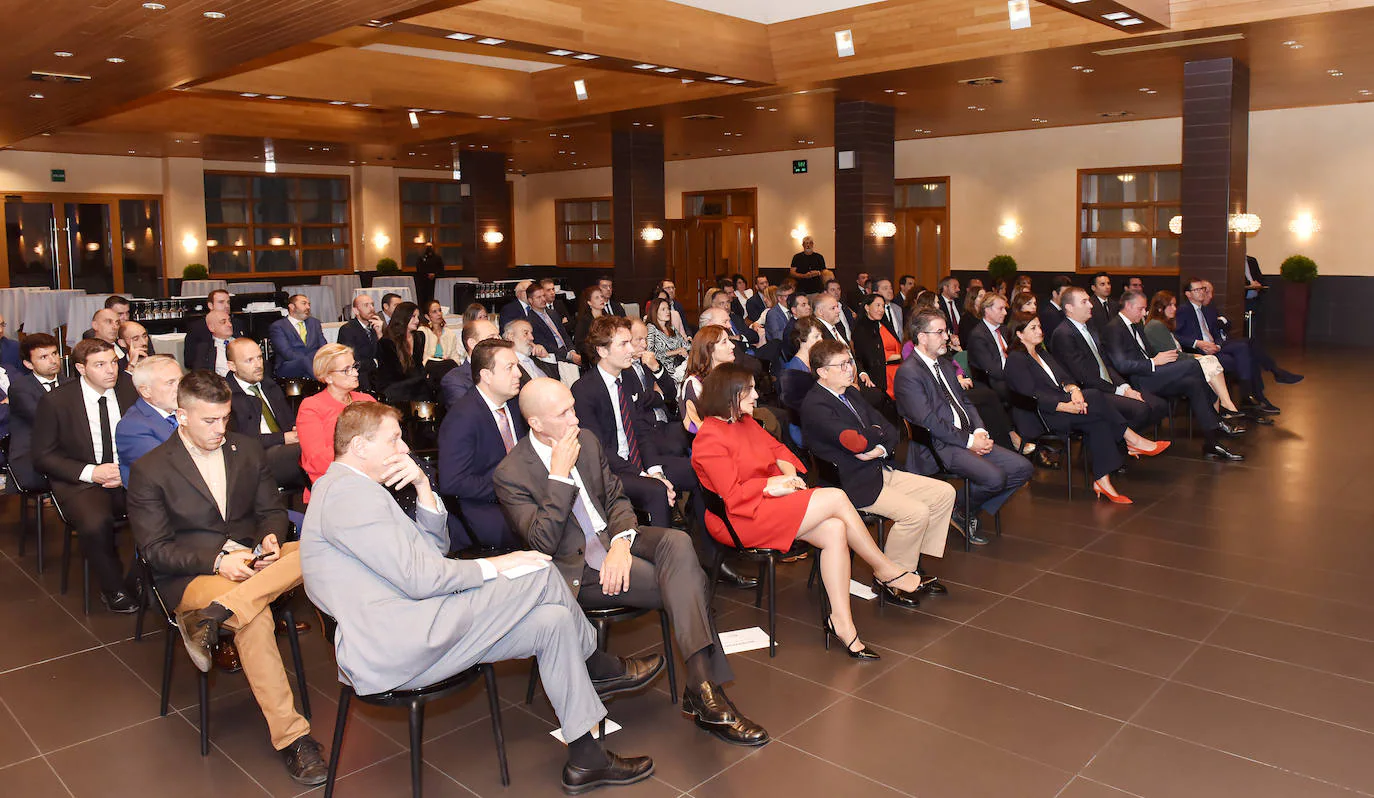 Fotos: Reale Seguros materializa con una celebración su traslado de sede central en Logroño a Pío XII