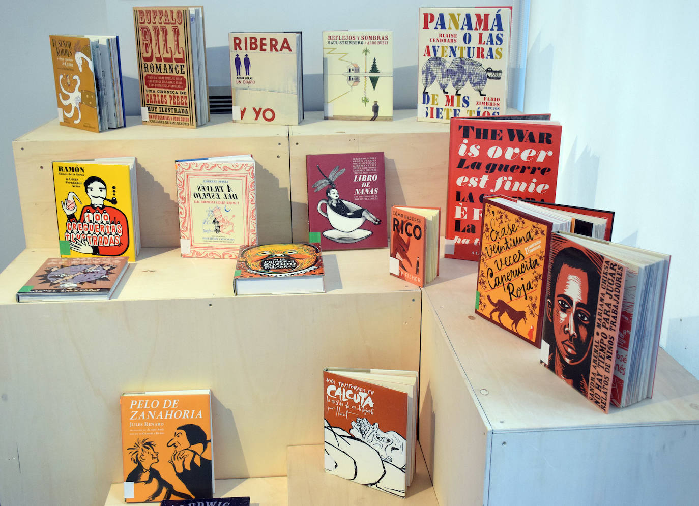 Fotos: La Rafael Azcona expone ilustraciones y libros de Media Vaca con el tema del dinero