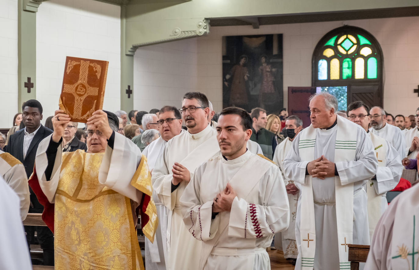 Fotos: Fernando Sancha, el primer sacerdote ordenado en La Rioja desde 2018