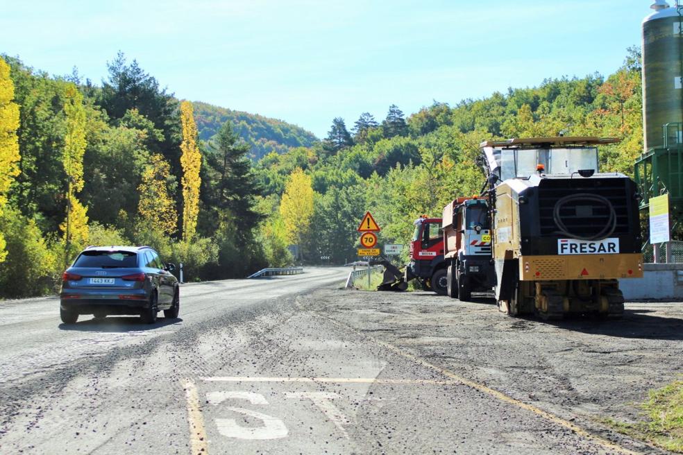 Estado de la carretera N-111, en obras, a la altura del cruce con Villoslada de Cameros, durante el pasado fin de semana. 