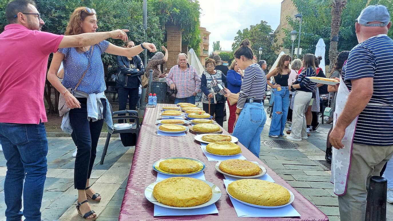 Fotos: Concurso de tortillas en Lardero por las fiestas de Gracias