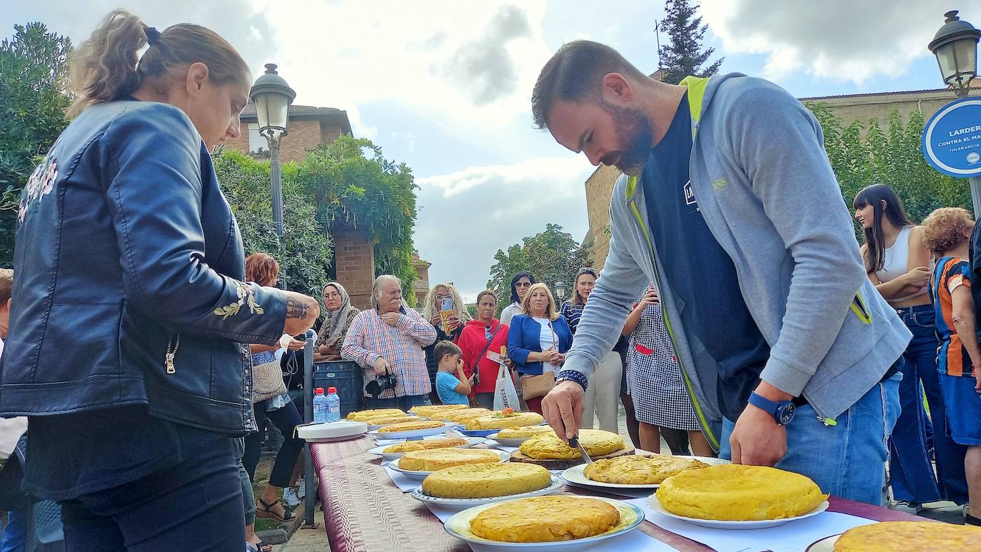 Fotos: Concurso de tortillas en Lardero por las fiestas de Gracias
