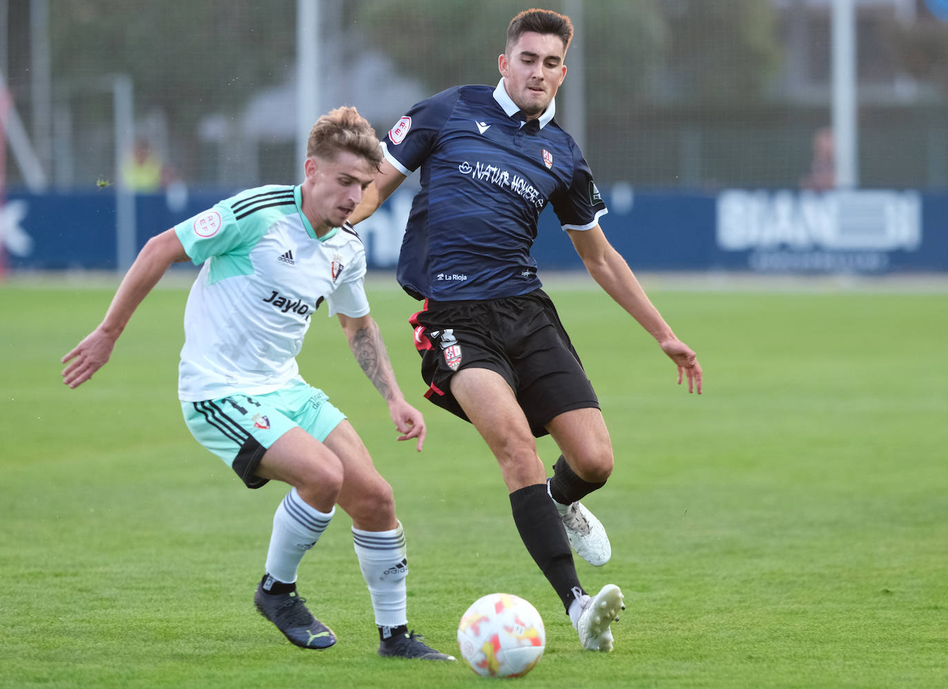 Fotos: La UD Logroñés cae ante el Osasuna Promesas