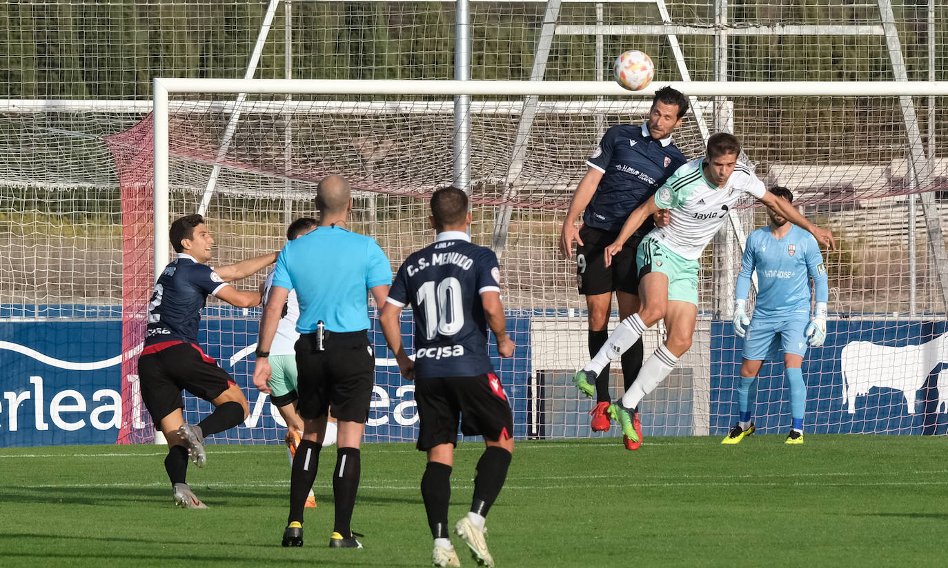 Fotos: La UD Logroñés cae ante el Osasuna Promesas