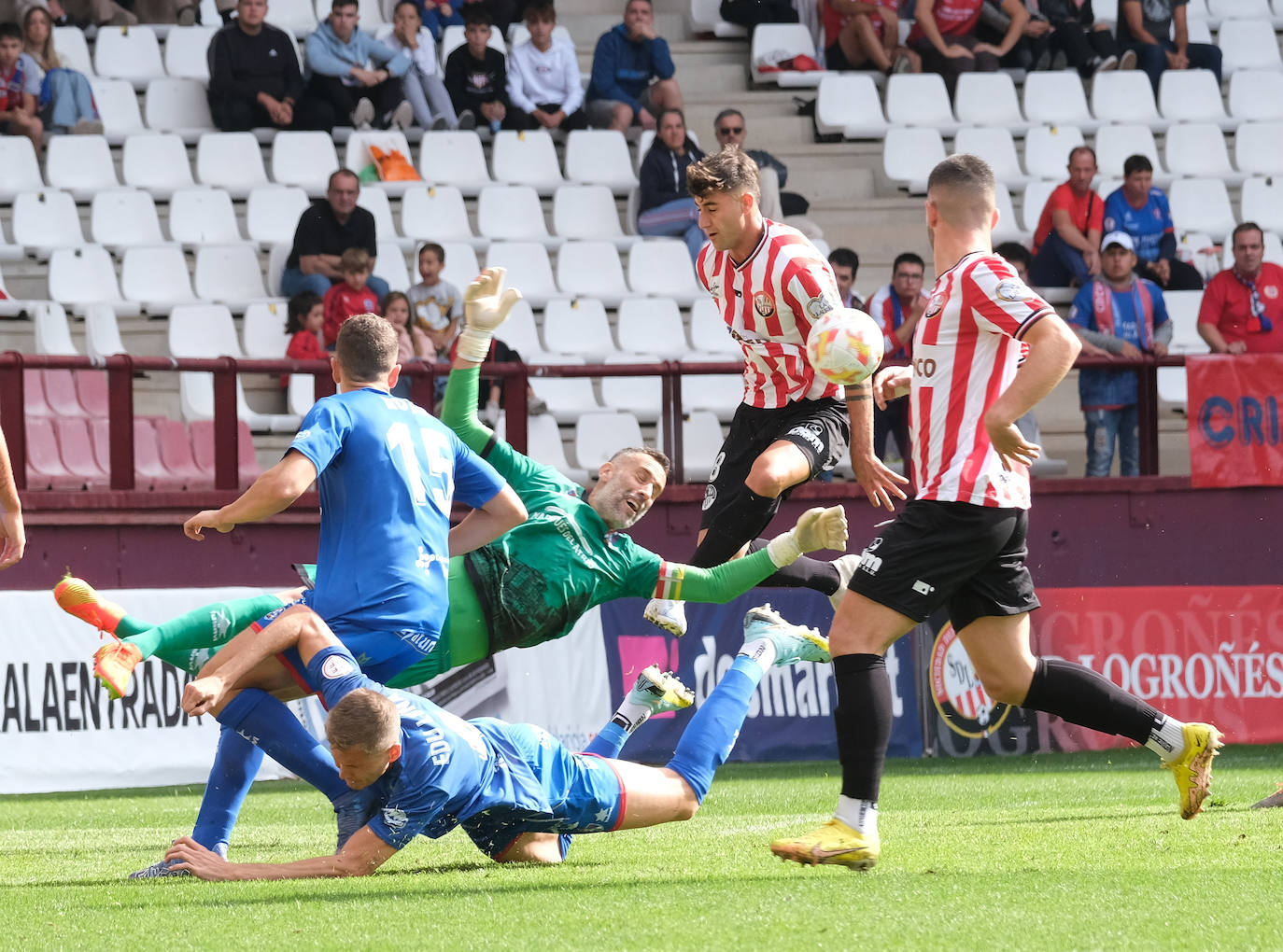 Fotos: Victoria del Calahorra frente a la SD Logroñés (0-2)