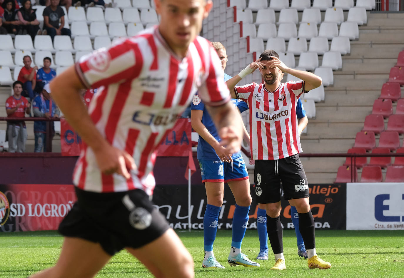 Fotos: Victoria del Calahorra frente a la SD Logroñés (0-2)