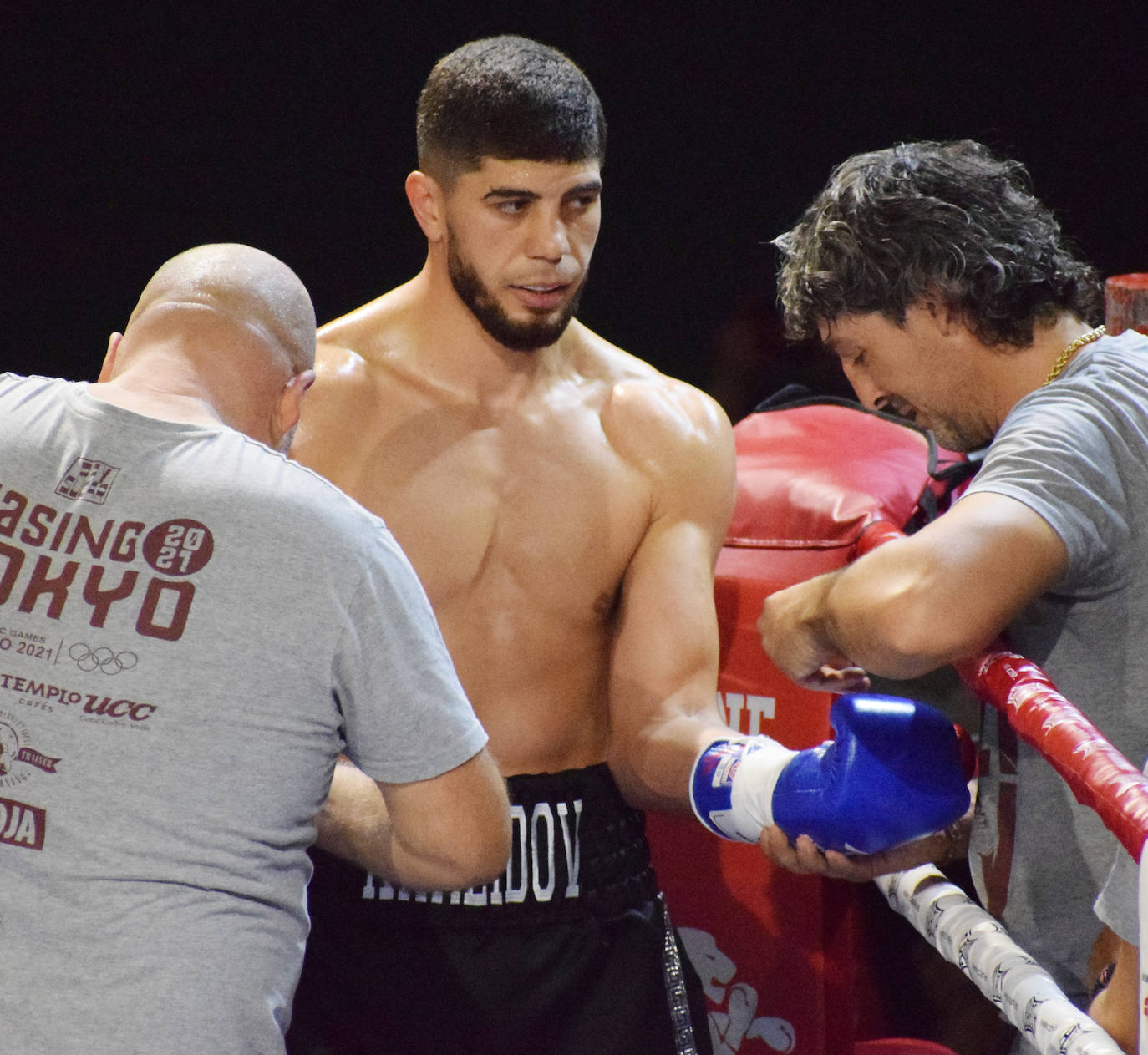 Fotos: Velada de boxeo en Villamediana: el riojano Gazi Khalidov gana su primer combate profesional