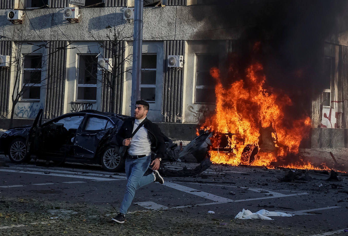 Fotos: Rusia ataca el centro de Kiev en el primer bombardeo sobre la capital desde hace meses