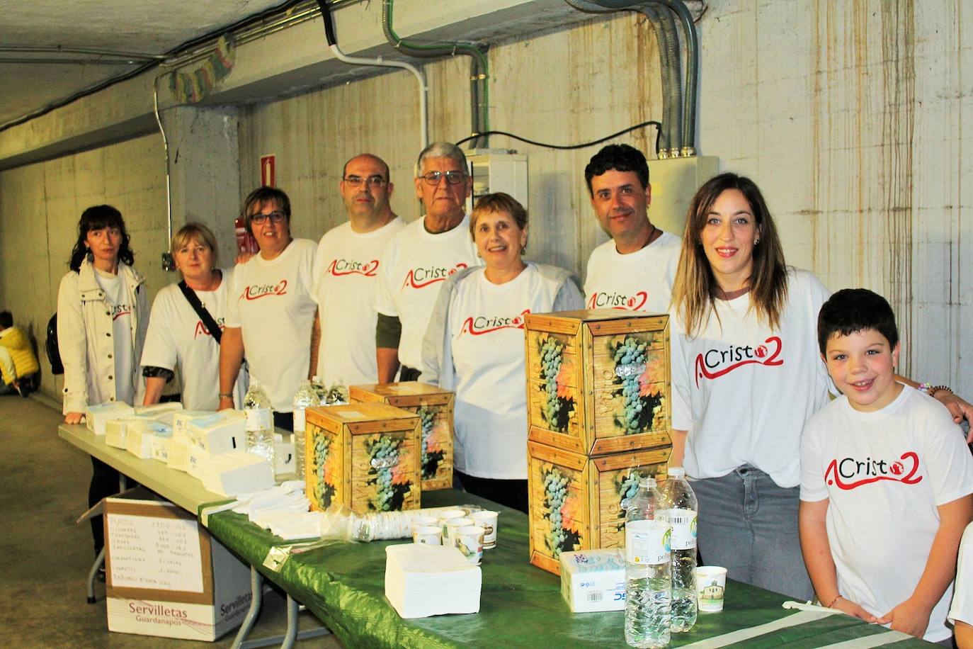 Fotos: Las fiestas de Gracias acogen una degustación a favor de los vecinos del edificio desalojado hace más de nueve meses por la explosión de gas