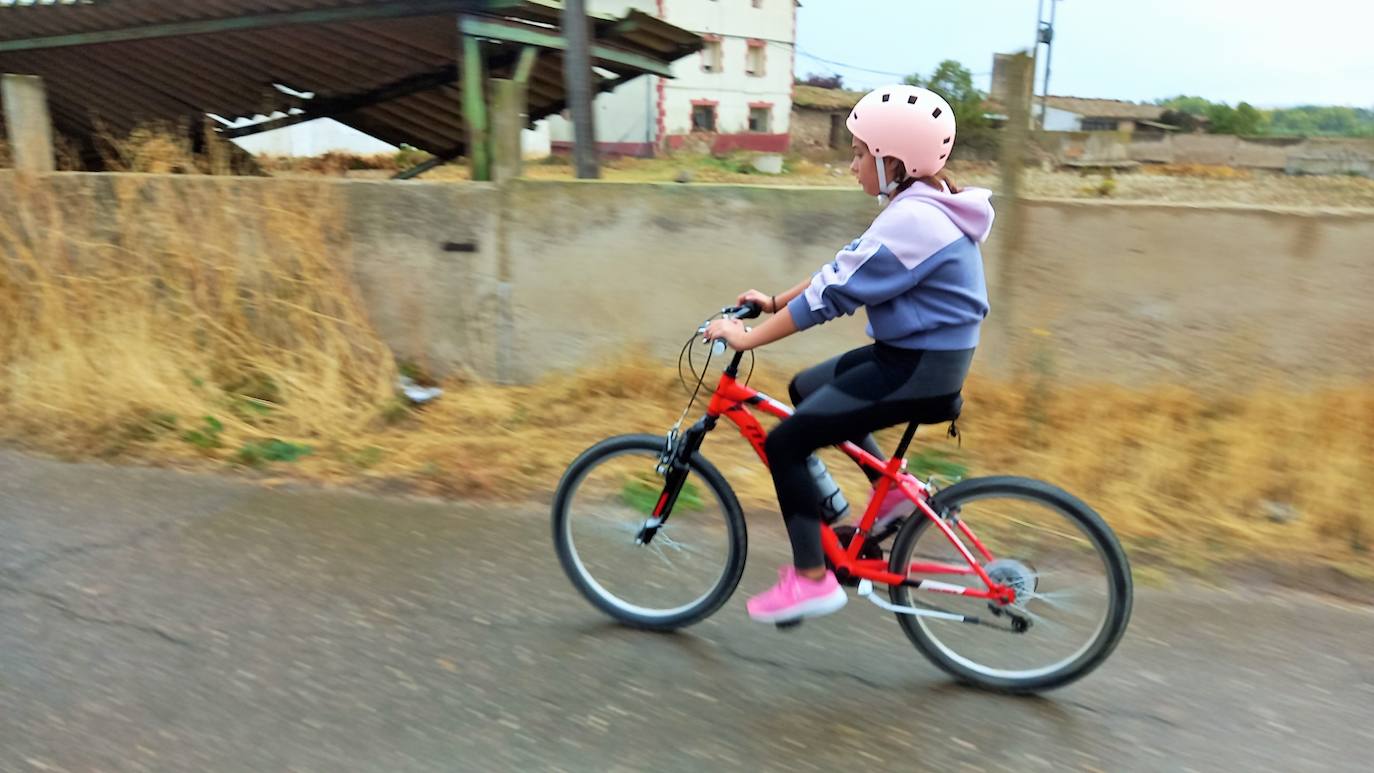 Fotos: Sheyla Gutiérrez pedalea con sus vecinos por Varea