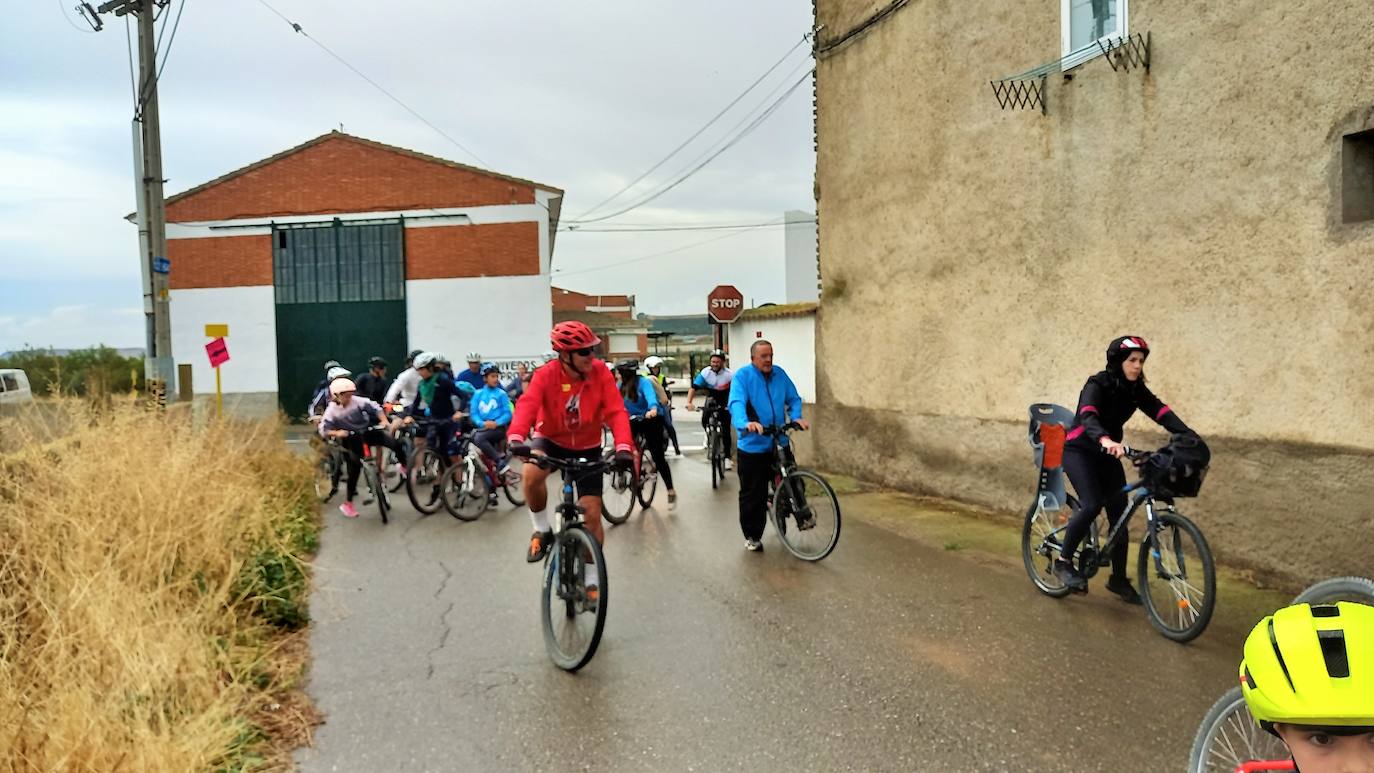 Fotos: Sheyla Gutiérrez pedalea con sus vecinos por Varea