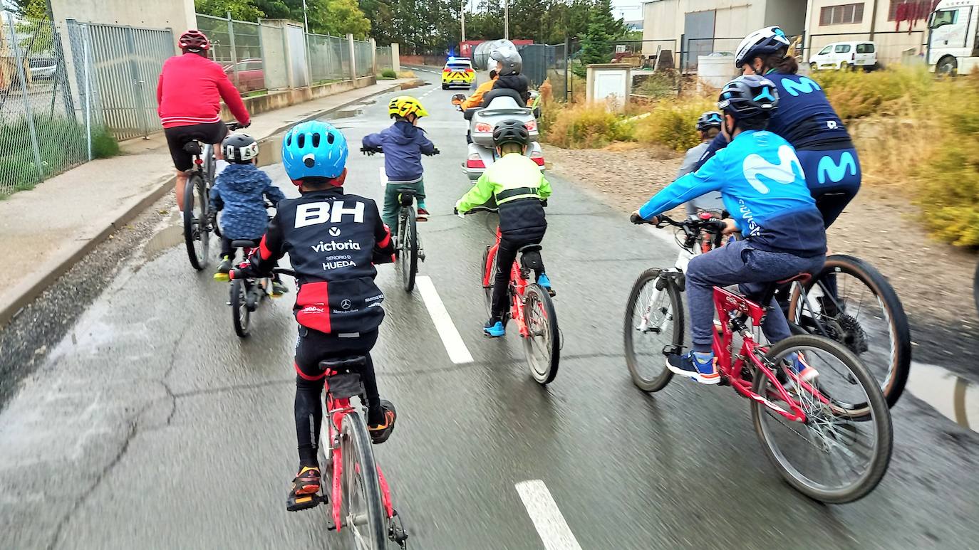 Fotos: Sheyla Gutiérrez pedalea con sus vecinos por Varea