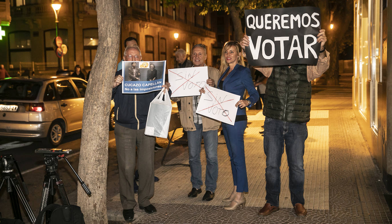 Fotos: La ejecutiva regional del PP apoya a Capellán como candidato