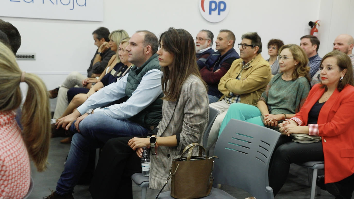 Fotos: La ejecutiva regional del PP apoya a Capellán como candidato