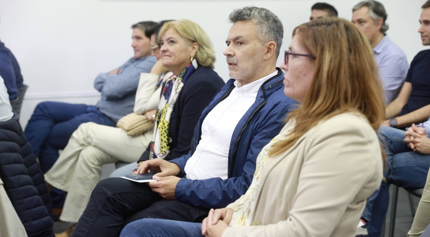 Fotos: La ejecutiva regional del PP apoya a Capellán como candidato