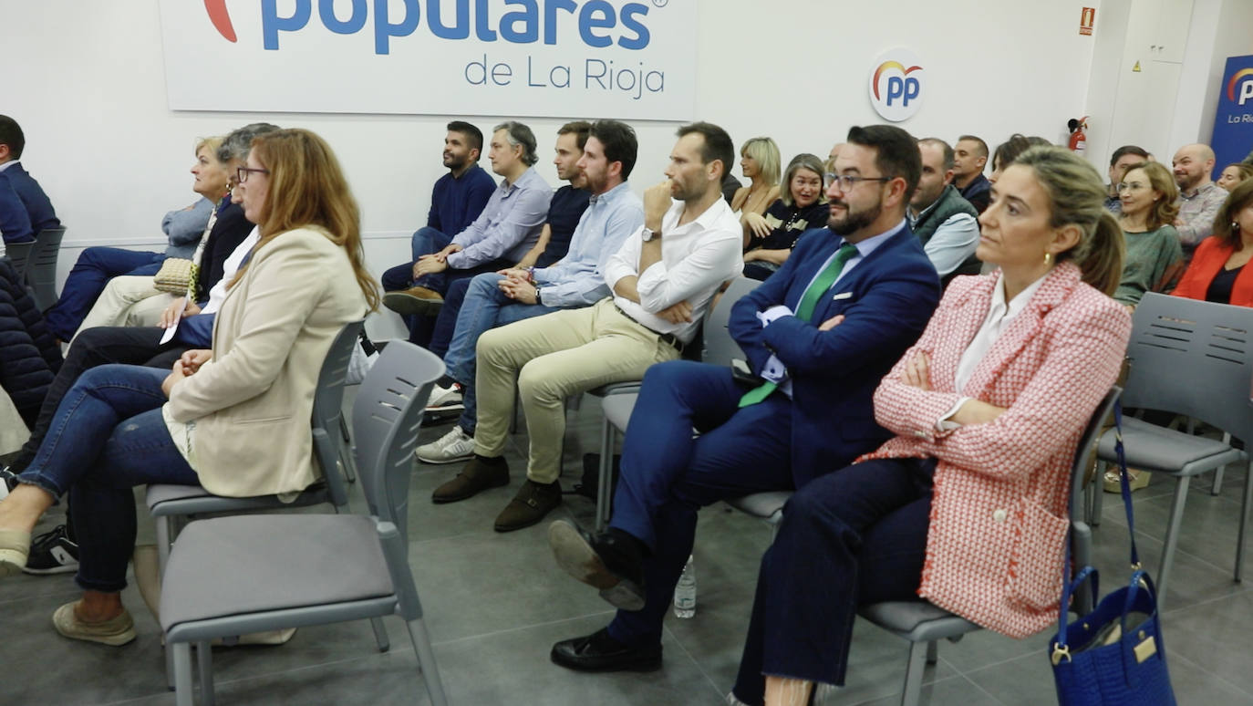 Fotos: La ejecutiva regional del PP apoya a Capellán como candidato