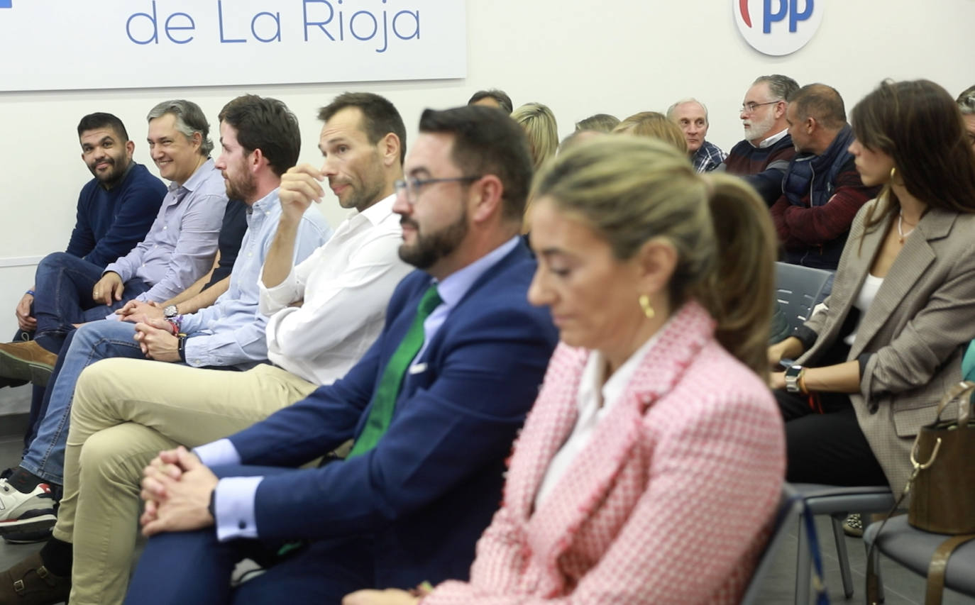 Fotos: La ejecutiva regional del PP apoya a Capellán como candidato