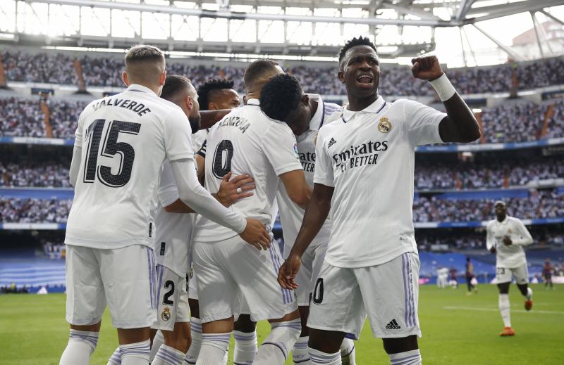 Los jugadores del Real Madrid celebran un gol en el clásico.