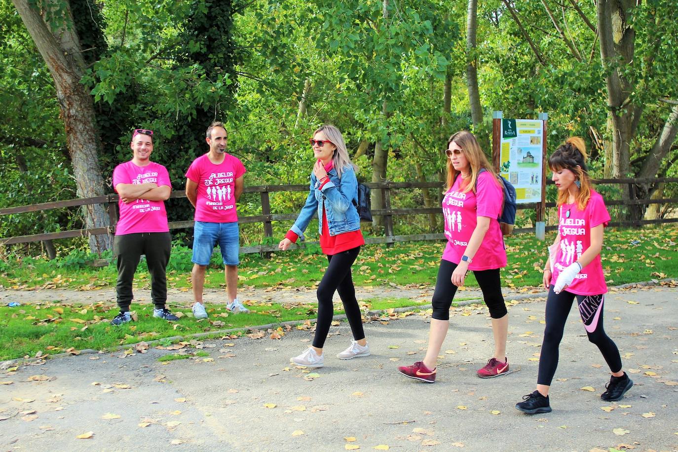Fotos: La Carrera de la Mujer logra 800 inscripciones a favor de la Asociación Española Contra el Cáncer en La Rioja